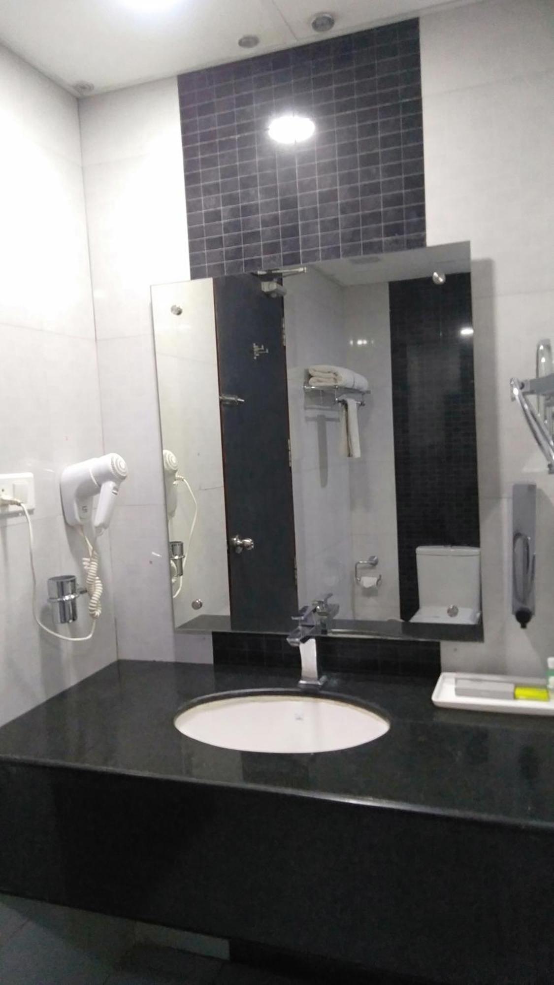 Rouba Residency Hotel Ponnani Ngoại thất bức ảnh