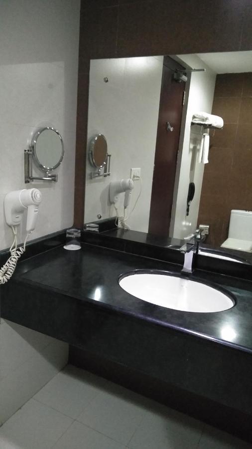 Rouba Residency Hotel Ponnani Ngoại thất bức ảnh